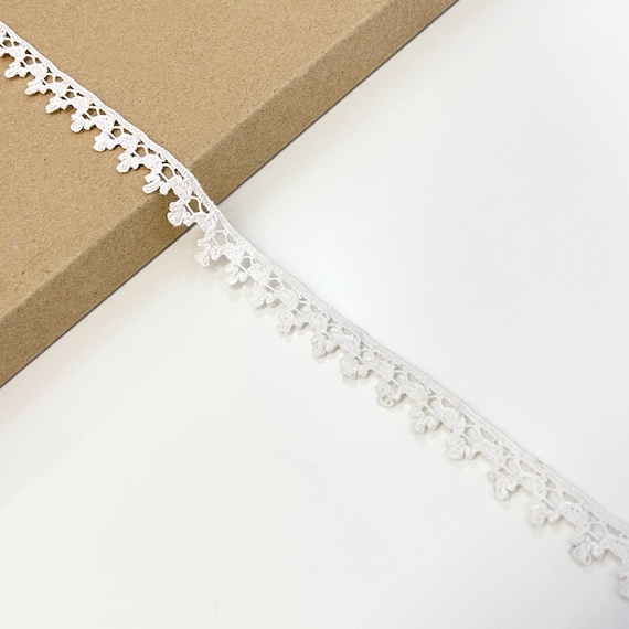 Off White Dainty Lace Trim, 1/2" Width (LT45)