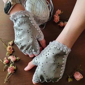 Leather silver fingerless gloves woman