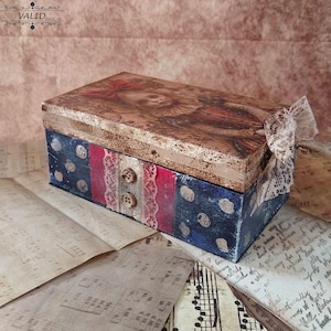 Haunted Vintage Doll Keepsake Box – Wooden Storage Box with Dark Gothic Charm