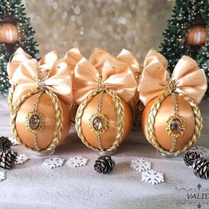 Adornos navideños de satén dorado hechos a mano: Juego vintage de 6