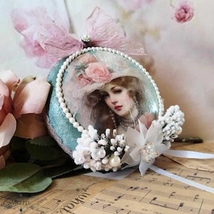 Shabby Chic Christmas Ornament – Handmade Vintage-Inspired Winter Decor – Soft Pastel Hanging Ball for Romantic Holiday Styling