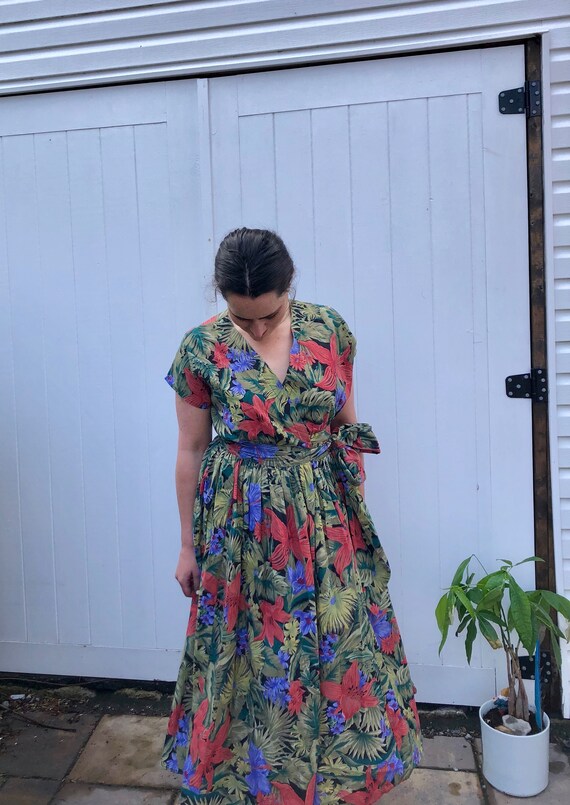 Vintage Summer Cotton Wrap Dress in Bold Print