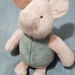Vintage Collectible Gund (Disney) &quot;Classic Pooh&quot; Piglet plushy - 1997