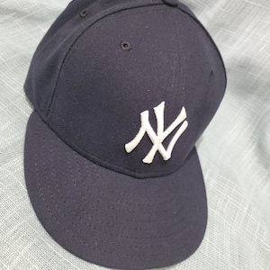 Vintage New York Yankees size 6+7/8 fitted cap - New Era &quot;59Fifty Official on-field cap of MLB&quot;