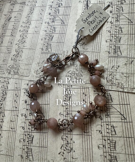 Sparkling and warm Sunstone and Pearl Bracelet