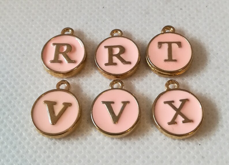 ROUND ENAMEL /& GOLD LETTER V INITIAL CHARM  NECKLACE IN PINK BLUE BLACK OR WHITE