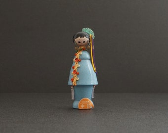 kokeshi japanese doll vintage creative Senshukai chinese traditional costume 11 cms /  4.3 inches free fast and tracked shipping