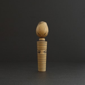 kokeshi japanese doll vintage creative 17 cms / 6.7 inches  free fast and tracked shipping
