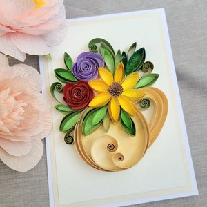 Carte d'anniversaire quilling, carte de voeux de fleurs, décoration d'intérieur florale, carte de premier anniversaire faite main