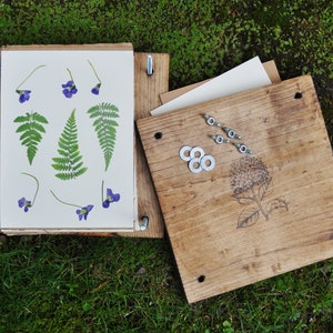 Flower Plant Press Kit, Rustic Botanical Solid Wood Press with Hydrangea Stamp