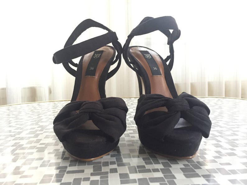 plateau ankle strap flat