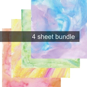 Puede incluir: Un paquete de cuatro hojas de papel de acuarela en tonos de rosa, amarillo, verde y azul. Las hojas est&aacute;n apiladas una encima de la otra, con la hoja azul en la parte superior. El texto "4 sheet bundle" est&aacute; impreso en una barra negra en el medio de la imagen.
