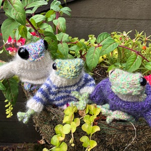 little knitted frog green, or blue-green, or olive or purple image 7