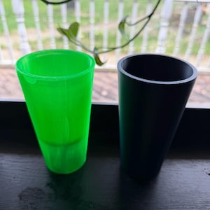 Liten 7,5 cm självbevattnande kruka med veke