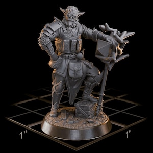 Peut inclure: Figurine grise détaillée d'un personnage fantastique, peut-être un nain ou un gnome, portant des lunettes et une armure. La figurine est posée avec un bâton et un dé, sur une base d'environ 2,5 cm de diamètre. Le thème général suggère un jeu de rôle.