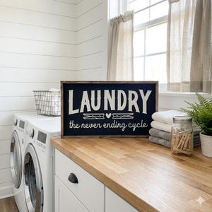 Funny Laundry Room Sign | "Laundry The Never Ending Cycle" | Farmhouse Laundry Decor | Rustic Wood Framed Washroom Wall Art | Housewarming Bild 3