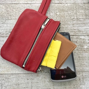 Cartera de cuero de 6" con forma de muñeca, 6" x 4 1/2" x 1/2", hermosa y pequeña cartera de mano con forma de muñeca, fabricada en EE. UU.