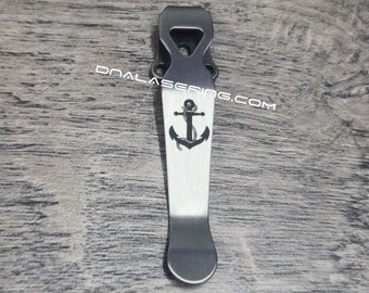 LynchNW Benchmade - Ancora - Titanio inciso al laser - Clip per coltello tascabile per trasporto profondo - Finitura Blacksmith, Satin o Sandwash PRODOTTO negli USA!