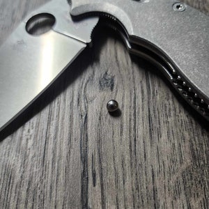 Spyderco Manix 2 および Manix 2 XL 用交換用スチールボールベアリング - Flytanium ギア - ナイフは付属しません