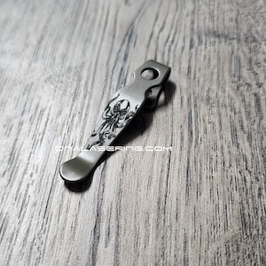 Spyderco Shaman LynchNW - Kraken - Titane gravé au laser - Clip de transport profond pour couteau de poche - Finition satinée ou lavée au sable