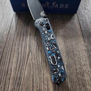 Benchmade Bugout Electric Blue Carbon Fiber Scales - No Lanyard - Deep Chamfer