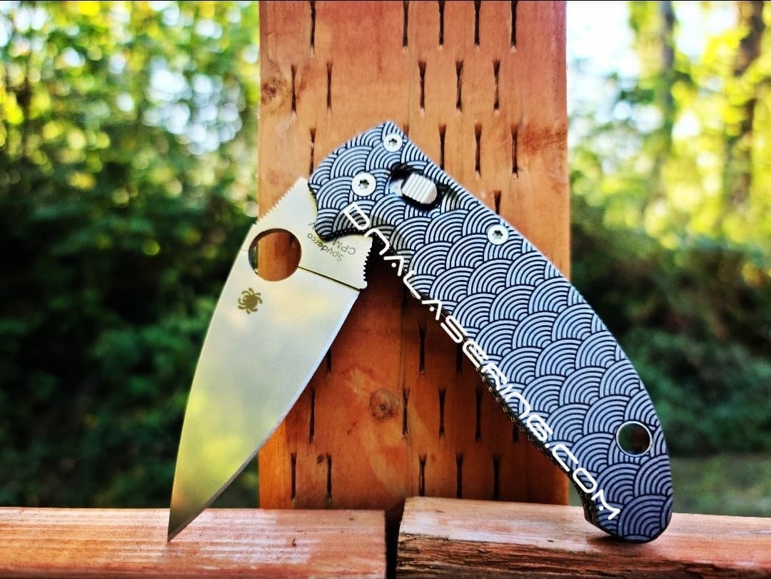 Seigaiha - Japanese Waves - Spyderco Manix 2 - Deep Fiber Laser