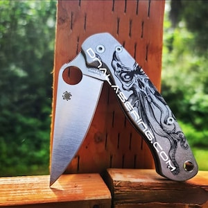 Mighty Kraken - Spyderco PM2 TI - Tief gravierte PM2 Messerwaage aus Titan - Flytaniumzahnrad - Messer & Hardware Optional