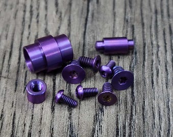 Kit de tornillería PM3 Purple Haze de titanio anodizado para cuchillo Spyderco Paramilitary 3 PM3: tornillos de titanio de grado 5, pivote, separador, tubo para cordón.