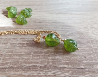 Raw peridot necklace in gold vermeil, rough gemstone jewelry, August birthstone necklace, gift for her