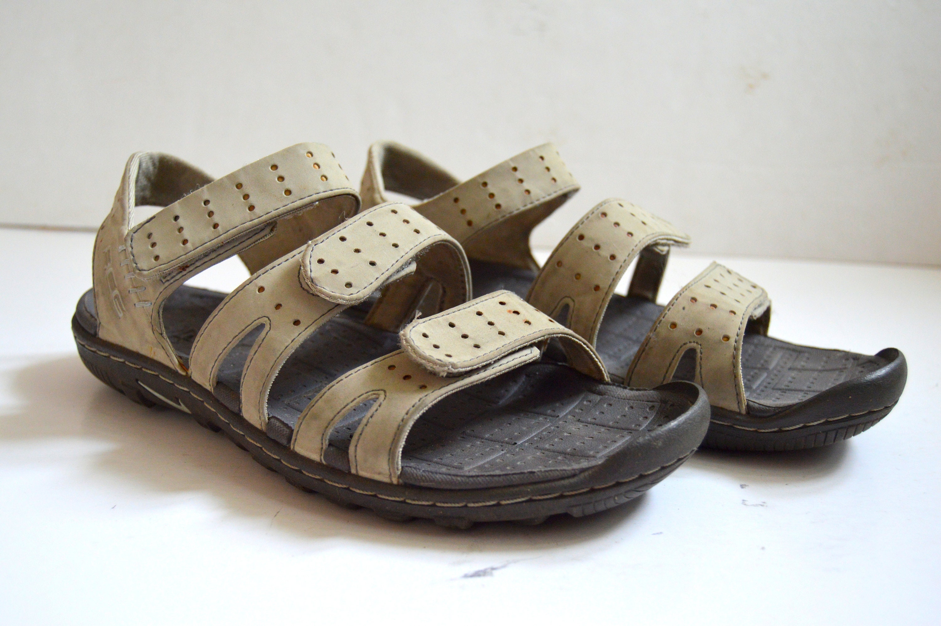 Nike clearance sandals 90s