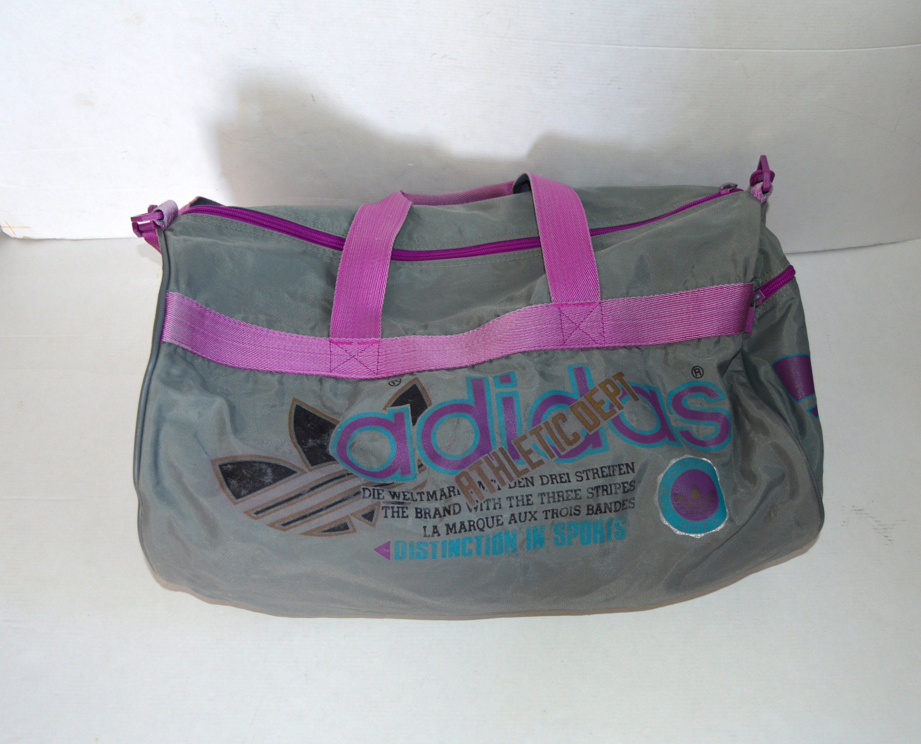 Vintage des années 80 ADIDAS Sport sac grand Adidas sac polochon Gym sac  Adidas Logo gris rose léger sac avec bandoulière Hipster sac - Etsy France