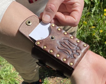 Leather Wrist Wallet, Personalized Leather Bracelet with Card Holder, Distressed Vintage Bracelet Steampunk-inspired