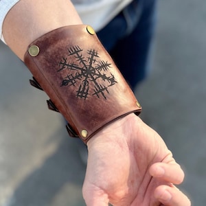 Carteira de pulso, pulseira de couro personalizada com porta-cartões e gravuras personalizadas, pulseira vintage desgastada inspirada no Steampunk