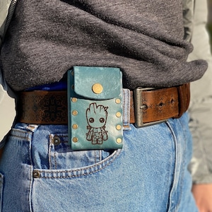 Handgefertigter Kartenhalter aus Leder, personalisierte kompakte Brieftasche, minimalistische Brieftasche, benutzerdefinierte Gravur, Brieftasche für Männer und Frauen