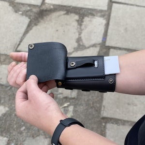 Personalized Leather Wrist Wallet whith RFID Protection, Leather Bracelet with Card Holder and Custom Engravings Bracelet Steampunk-inspired