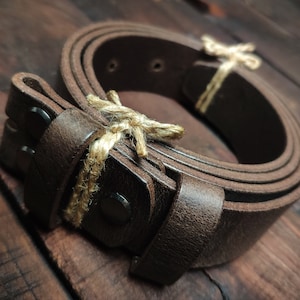 Leather Belt Blank - Horween CXL - Made for Buckles - Chicago Screws -  Leather Belt Keeper - www.thecopperbuckle.com