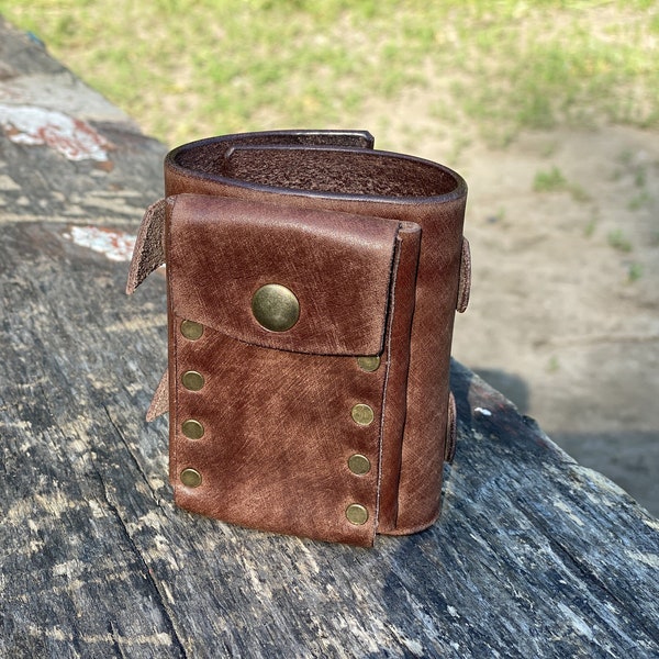 Leather Wrist Wallet, Personalized Leather Bracelet with Card Holder, Distressed Vintage Bracelet Steampunk-inspired
