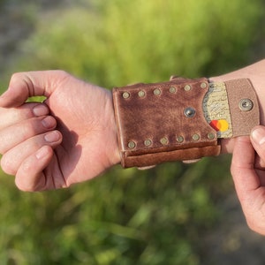 Leather Wrist Wallet, Personalized Leather Bracelet with Card Holder, Distressed Vintage Bracelet Steampunk-inspired