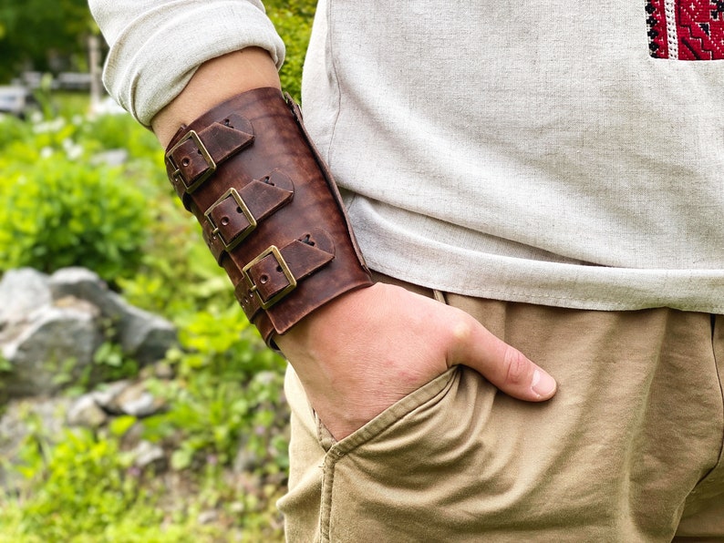 Personalized Leather Wrist Wallet, Leather Bracelet with Card Holder and Custom Engravings, Distressed Vintage Bracelet Steampunk-inspired image 2