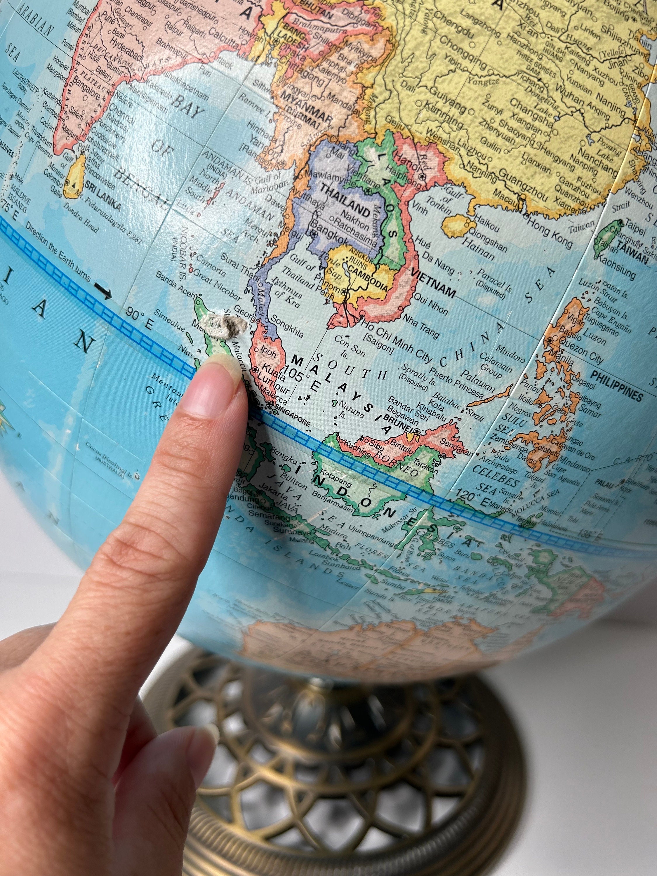 ｇｌｏｂｅ[ＦＡＣＥＳ　ＰＬＡＣＥＳ] Vtg 15.5” Globe George F. Cram Quality Globe Reticulated
