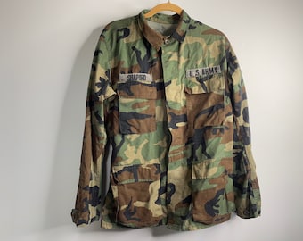 Authentic Vietnam Era US ARMY camo military issued combat jacket / coat / vintage 1960s camouflage jacket / American Apparel Inc.