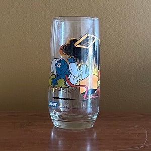 Vtg 1982 Peyo Smurf Glass / Water Tumbler / vintage Smurfs glasses glassware drink ware / 80s nostalgia / vintage gifts