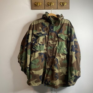 1960s US ARMY lined camo military issue cold weather coat / vintage camouflage jacket / John Ownbey co. Inc. / Vietnam Era