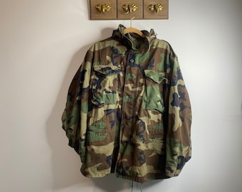 1960s US ARMY lined camo military issue cold weather coat / vintage camouflage jacket / John Ownbey co. Inc. / Vietnam Era