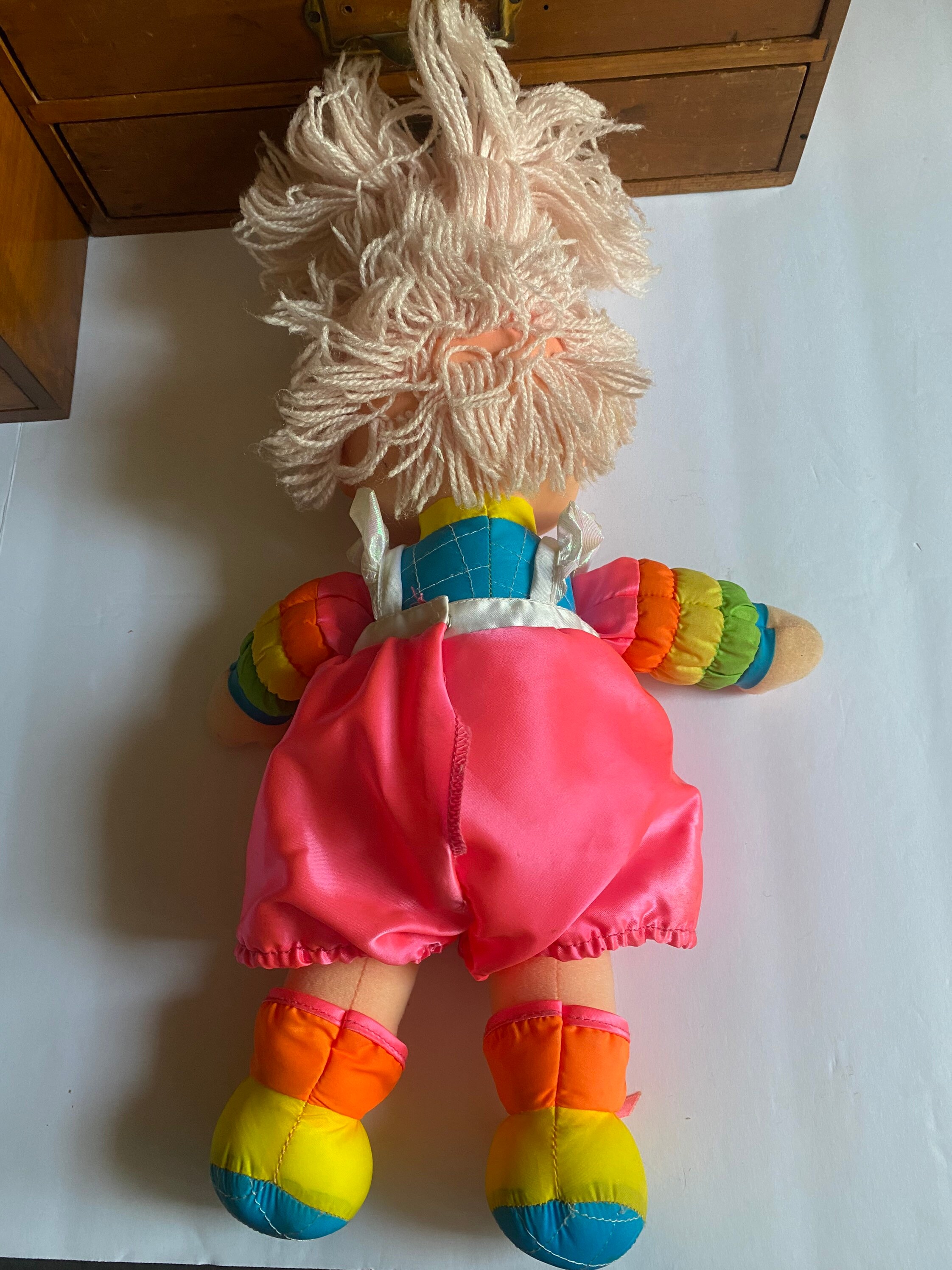 1983 Mattel Rainbow Bright Flower Pot Plush Holder Wall