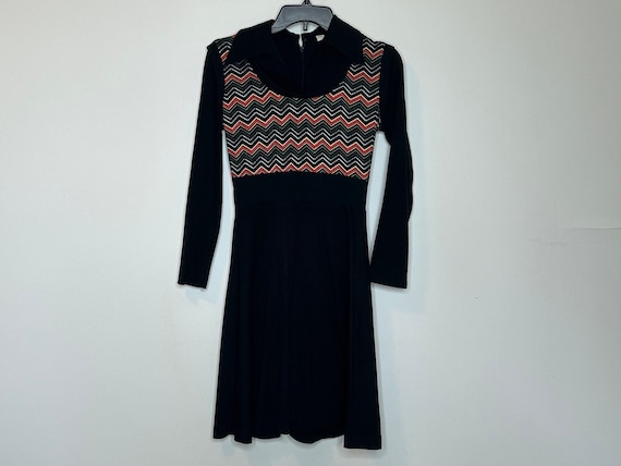 Vintage Dress / 1970s Chevron Long Sleeve Dress / Juniors Size S (0-3) / Vintage 70s Dress / 1970s Fashion - Etsy Canada Vintage Dress / 1970s Chevron Long Sleeve Dress / Juniors Size S (0-3) / Vintage 70s Dress / 1970s Fashion - Etsy Canada