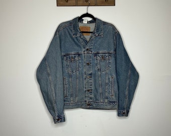 Vintage Levi's Jean Jacket- Size Medium / light wash / Levi's denim Trucker Jacket 70507 0389