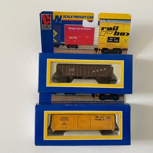 LIONEL GOLDEN BELL Plastic Train Yellow Track Set w/ Engine, Boxcars -  Preschool