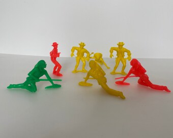 Vintage DOM Red Plastic Native American Figures 7cm – 1970s