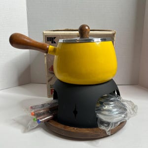 Vtg Yellow Fondue Ser / Kamenstein Yellow Porcelain Enamel Complete With Original Box / vintage cookware / 1970s kitchen / Made in Japan